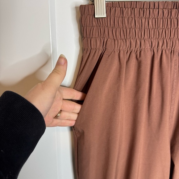 Vuori Villa Jogger Lightweight Active Pants Hazelnut Brown Size XS - Picture 3 of 6